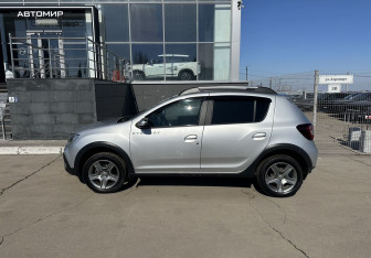 Подержанный автомобиль Renault Sandero 2020 года (8 фото)