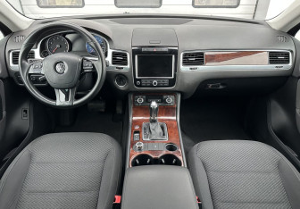 Подержанный автомобиль Volkswagen Touareg 2014 года (10 фото)