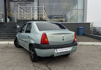 Подержанный автомобиль Renault Logan Sedan 2007 года (7 фото)