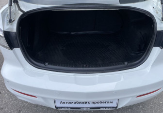 Подержанный автомобиль Mazda 3 Sedan 2012 года (15 фото)