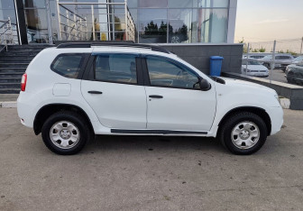 Подержанный автомобиль Nissan Terrano 2014 года (4 фото)