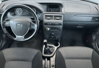 Подержанный автомобиль LADA (ВАЗ) Priora Hatchback 2014 года (10 фото)