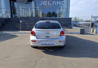 Подержанный автомобиль Chevrolet Cruze Hatchback 2012 года (6 фото)
