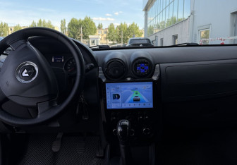 Подержанный автомобиль Renault Sandero 2013 года (10 фото)