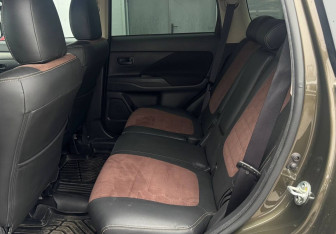Подержанный автомобиль Mitsubishi Outlander 2018 года (12 фото)