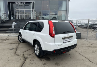 Подержанный автомобиль Nissan X-Trail 2014 года (7 фото)