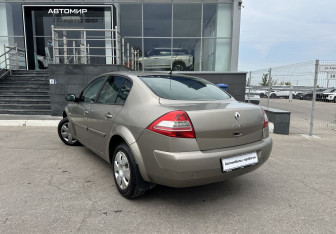 Подержанный автомобиль Renault Megane Sedan 2008 года (7 фото)