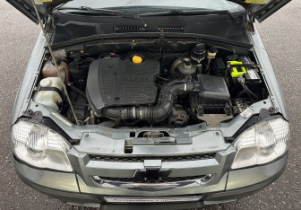 Подержанный автомобиль Chevrolet Niva 2012 года (14 фото)