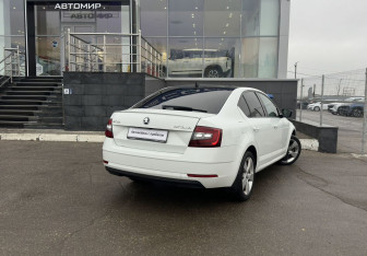 Подержанный автомобиль Skoda Octavia Liftback 2017 года (5 фото)