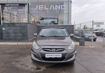 Подержанный автомобиль Hyundai Solaris Hatchback 2012 года (2 фото)