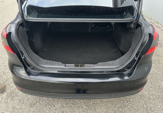 Подержанный автомобиль Ford Focus Sedan 2013 года (13 фото)