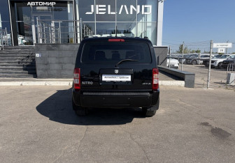 Подержанный автомобиль Dodge Nitro 2007 года (6 фото)