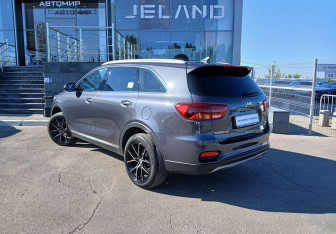 Подержанный автомобиль Kia Sorento 2018 года (7 фото)