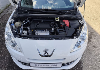 Подержанный автомобиль Peugeot 408 2014 года (13 фото)