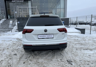 Подержанный автомобиль Volkswagen Tiguan 2021 года (6 фото)