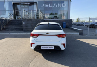 Подержанный автомобиль Kia Rio Sedan 2017 года (6 фото)