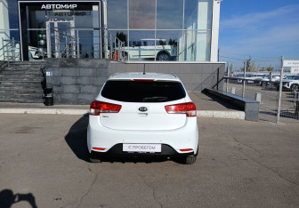 Подержанный автомобиль Kia Rio Hatchback 2016 года (6 фото)