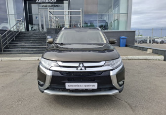 Подержанный автомобиль Mitsubishi Outlander 2018 года (2 фото)