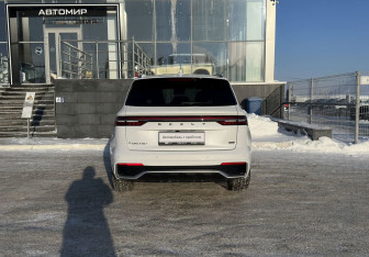 Подержанный автомобиль Geely Monjaro 2025 года (6 фото)