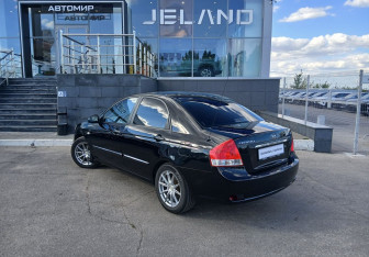 Подержанный автомобиль Kia Cerato Sedan 2006 года (7 фото)