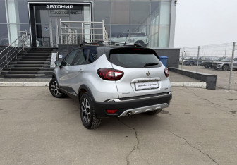 Подержанный автомобиль Renault Kaptur 2019 года (7 фото)
