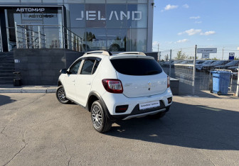 Подержанный автомобиль Renault Sandero 2019 года (7 фото)