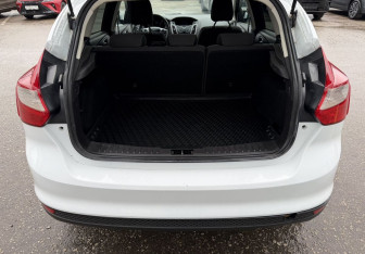 Подержанный автомобиль Ford Focus Hatchback 2012 года (15 фото)