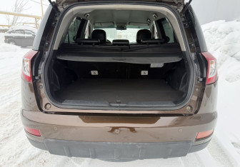 Подержанный автомобиль Geely Emgrand X7 2014 года (13 фото)