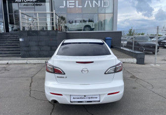 Подержанный автомобиль Mazda 3 Sedan 2012 года (6 фото)