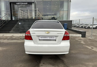 Подержанный автомобиль Chevrolet Aveo Sedan 2011 года (6 фото)