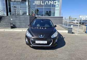 Подержанный автомобиль Peugeot 308 Hatchback 2012 года (2 фото)