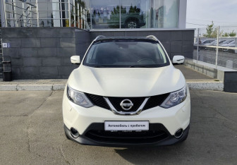 Подержанный автомобиль Nissan Qashqai 2015 года (2 фото)