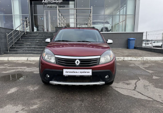 Подержанный автомобиль Renault Sandero 2012 года (2 фото)