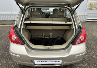 Подержанный автомобиль Nissan Tiida Hatchback 2011 года (15 фото)