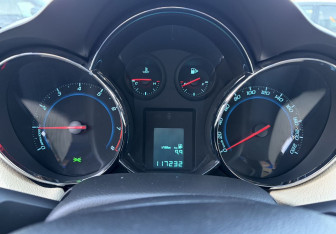 Подержанный автомобиль Chevrolet Cruze Hatchback 2014 года (9 фото)