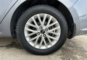 Подержанный автомобиль Kia Rio Sedan 2019 года (14 фото)