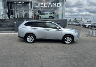 Подержанный автомобиль Mitsubishi Outlander 2014 года (4 фото)