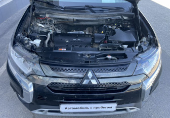 Подержанный автомобиль Mitsubishi Outlander 2021 года (13 фото)