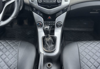 Подержанный автомобиль Chevrolet Cruze Hatchback 2012 года (11 фото)