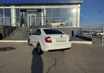 Подержанный автомобиль Skoda Rapid Liftback 2018 года (7 фото)