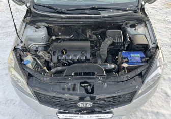 Подержанный автомобиль Kia Ceed Hatchback 2010 года (14 фото)