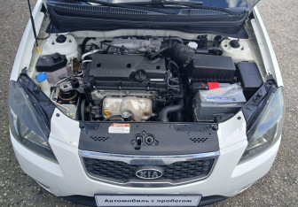 Подержанный автомобиль Kia Rio Sedan 2011 года (13 фото)
