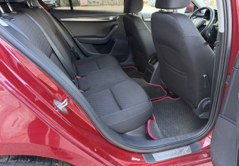 Подержанный автомобиль Skoda Octavia Liftback 2018 года (12 фото)