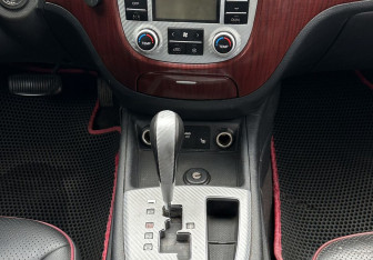 Подержанный автомобиль Hyundai Santa Fe 2006 года (11 фото)