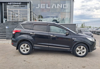 Подержанный автомобиль Ford Kuga 2014 года (4 фото)