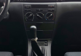 Подержанный автомобиль Toyota Corolla Hatchback 2006 года (11 фото)