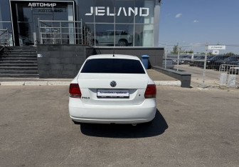 Подержанный автомобиль Volkswagen Polo Sedan 2014 года (6 фото)