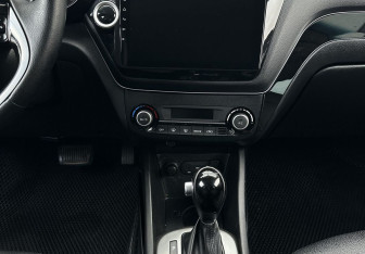 Подержанный автомобиль Kia Rio Hatchback 2016 года (11 фото)