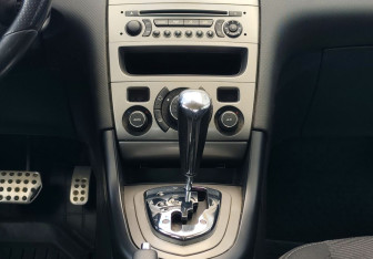 Подержанный автомобиль Peugeot 408 2014 года (11 фото)