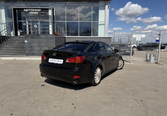 Подержанный автомобиль Lexus IS Sedan 2006 года (5 фото)